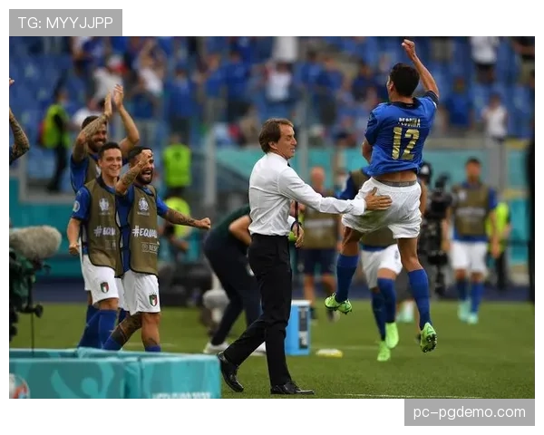 特写:弗拉霍维奇打入绝杀点球后,脱下球衣冲向角旗区庆祝 特写:弗拉霍维奇打入绝杀点球后,脱下球衣冲向角旗区庆祝